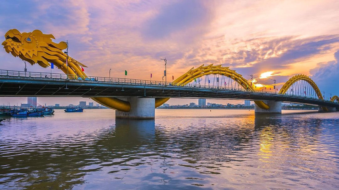 <p>Dragon Bridge</p>