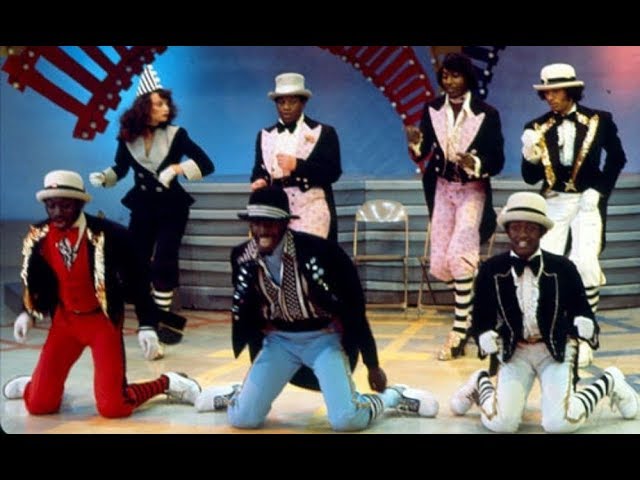 <p>is characterized by frequently locking in place and after a brief freeze moving again.</p>