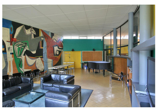 <ol><li><p>Layout prioritized efficeicny and living needs</p></li><li><p>Geomtric volumes</p></li><li><p>No ornamentation</p></li><li><p>Elevated</p></li><li><p>Horizontal windows</p></li><li><p>Industrial and natural material mix = Glass/Concrete + Stone wall</p></li><li><p>Less pure modernism because is monolithic</p></li></ol><p></p>