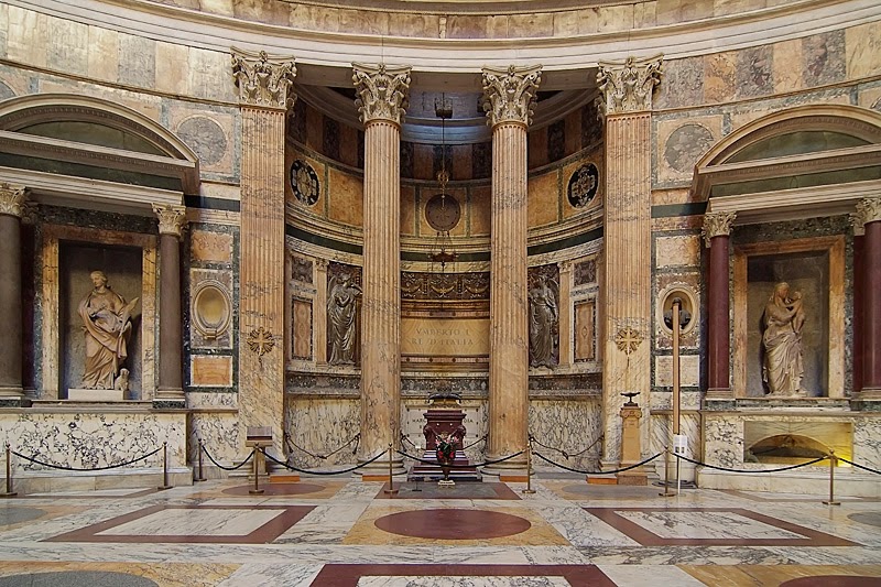 <p><span>In Classical architecture, an alcove, often semicircular, and often defined with columns. Sometimes, exedrae framed sculptures.e</span></p>