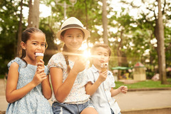 <p>/ˈtʃaɪldhʊd ˈmeməriz/</p><p>(collocation) kỷ niệm tuổi thơ</p><p>I have many happy childhood memories with my family.</p>