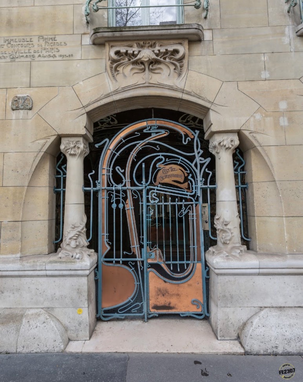 <p>Castel Beranger (Paris) </p><p>1895-1898 Hector Guimard</p><p>one of the first major art neouveau apartment buildings in paris</p>