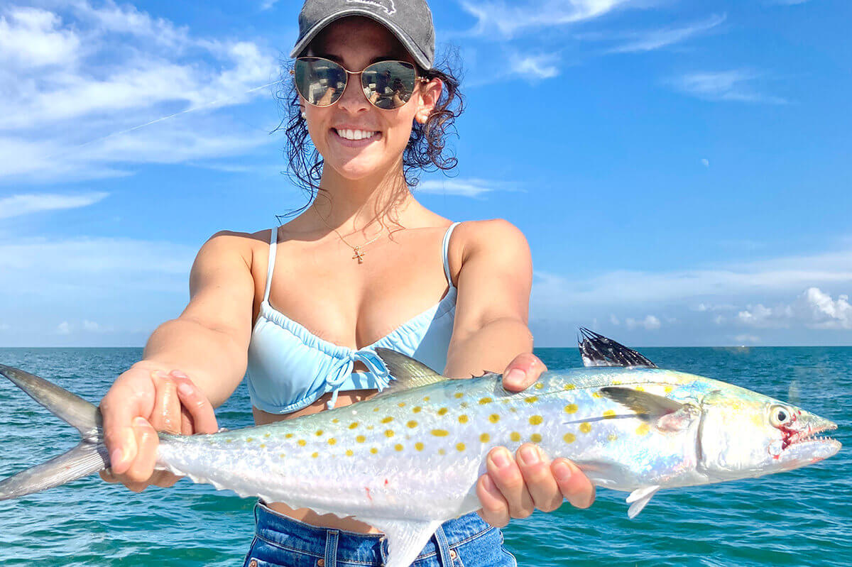<ul><li><p><span style="background-color: transparent;"><strong>Orange spots = spanish flags, in line with lateral line </strong></span></p></li><li><p><span style="background-color: transparent;"><strong>Very slender</strong></span></p></li><li><p><span style="background-color: transparent;"><strong>light yellowy coloration, bright </strong></span></p></li></ul><p></p>