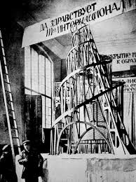 <p><strong>Wladimir Tatlin, Modell für die Dritte Internationale, 1920</strong></p>