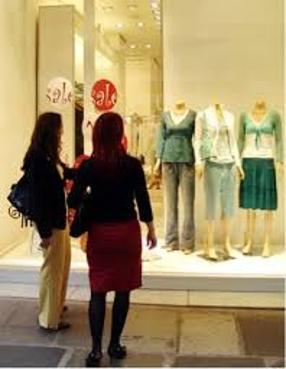 <p>TRANSLATION: рассматривать витрины</p><p>DEFINITION: to look at goods in store windows without intending to buy.</p><p>EXAMPLE: My friends and I love ...................... on Saturday afternoons, just dreaming. Мы с друзьями любим РАССМАТРИВАТЬ ВИТРИНЫ по субботам днем, просто мечтая.</p>