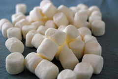 <p>soft spongy sweet food made from sugar and gelatin Example: Roast the sweet _____ over the campfire flame. kẹo dẻo gòn c Kẹo xốp gòn mềm, nhẹ, dẻo (thường nướng lên ăn). UK: /ˌmɑːʃˈmæl.əʊ/ | US: /ˈmɑːrʃˌmel.oʊ/</p>