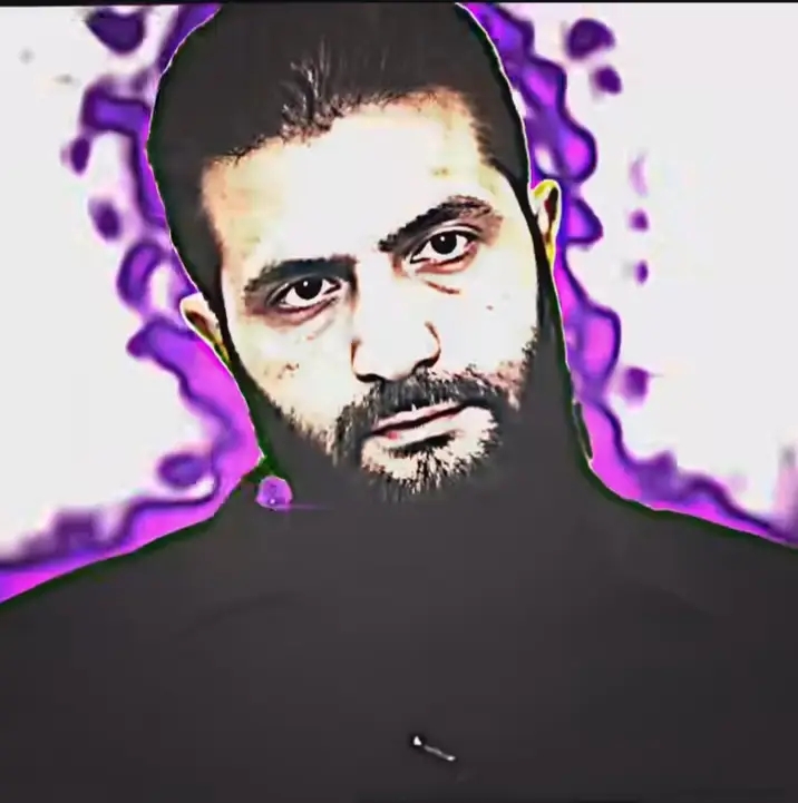 <p>0 2 . 4 What happens to the shape of the lens when focusing on a near object?</p>