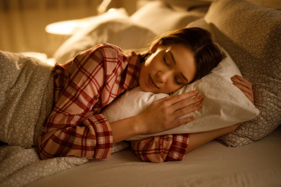 <p>(to start sleeping, usually when you are in bed at night) </p><p>Every night, I read a book for ten minutes and then I g__________ t__________ s__________.</p>