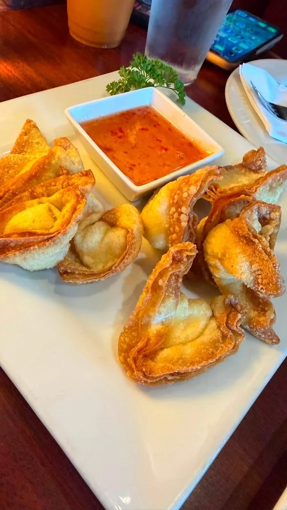 <p>appetizer, 8 count, crab rangoons, real crab meat</p>