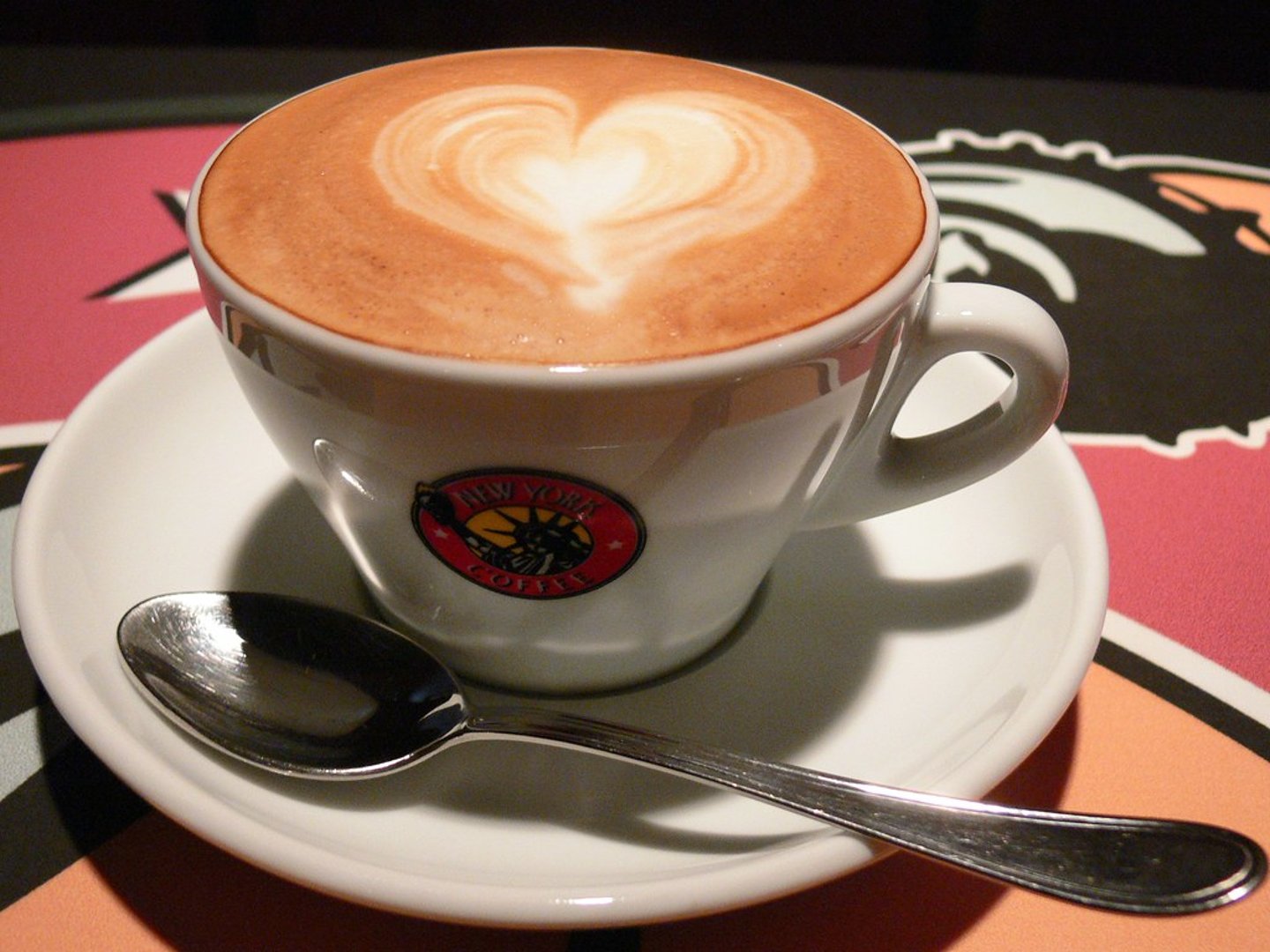 <p>tách, chén</p><p>ex: i would like to order a cup of tea (tôi muốn gọi một tách trà)</p>