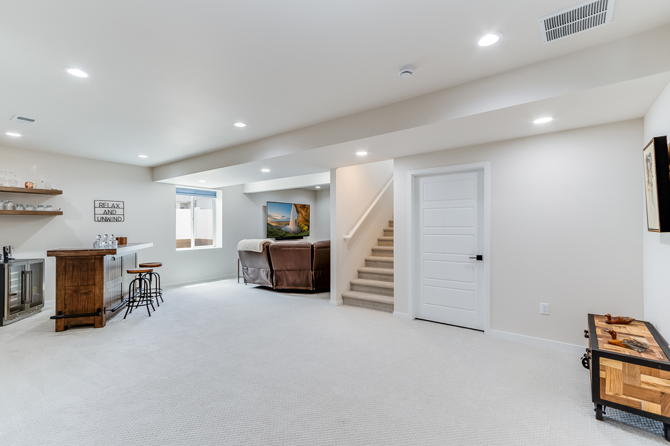 <p><span><strong>Basement&nbsp;</strong></span></p><p><span><strong>/ˈbeɪs.mənt/</strong></span></p>