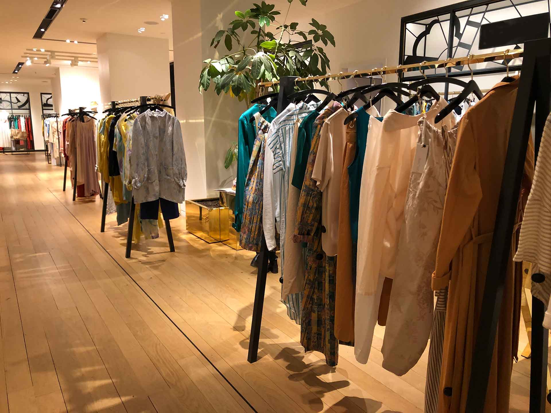 <p>lq đến quần áo </p><p>winter apparel </p>