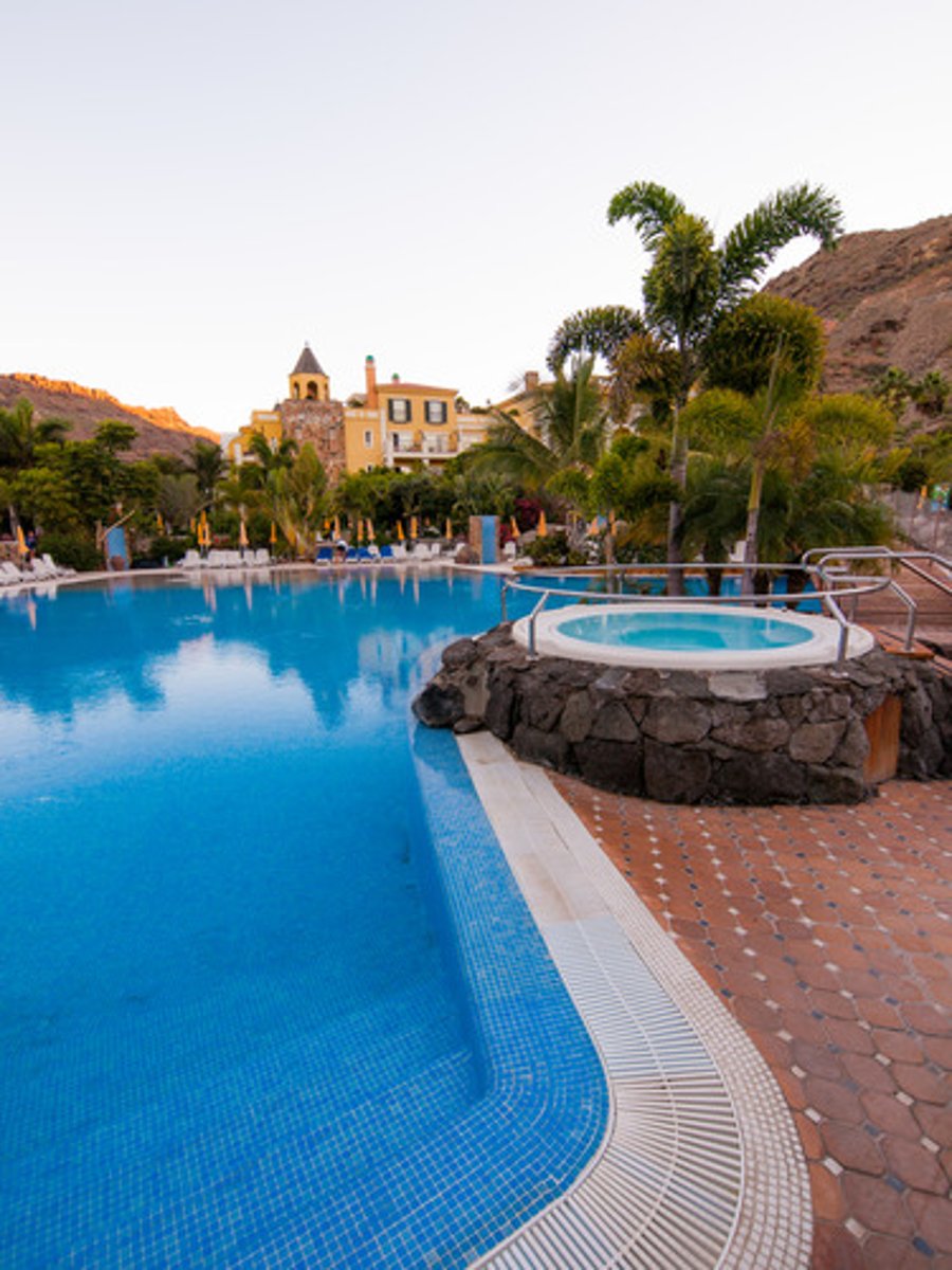 <p>pool</p>