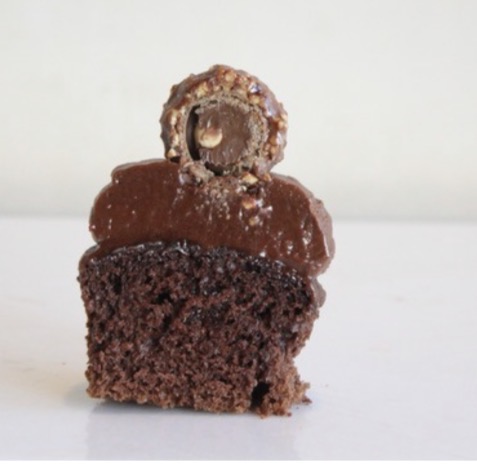 <p>Cupcake ferrero</p>