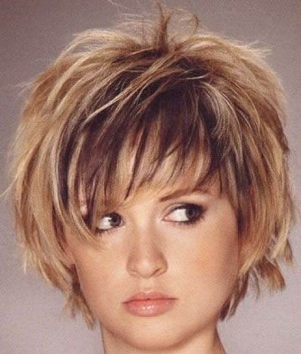<p>(descriptive English) tóc thô/cứng Ví dụ: My hair is quite coarse.</p>