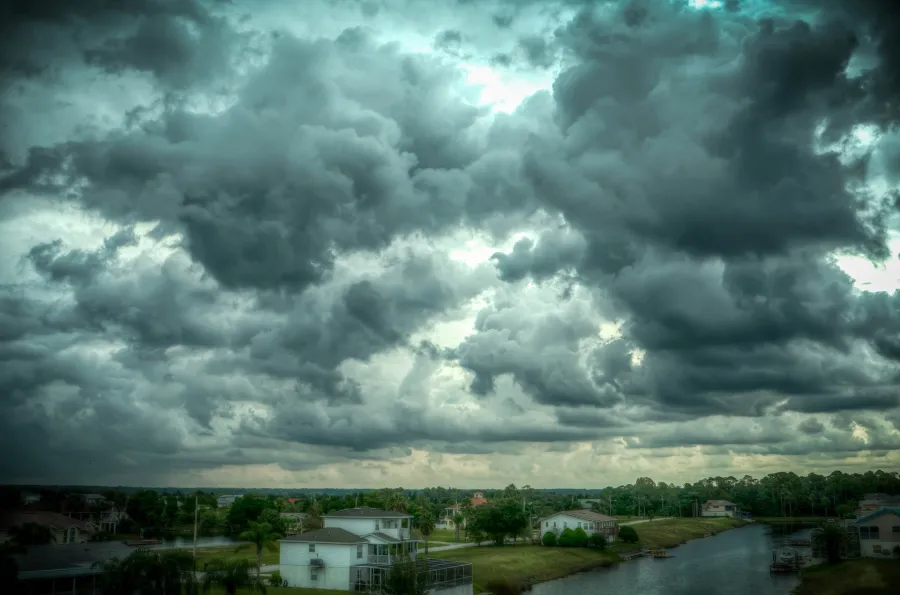 <p><span style="color: red;">overcast (adj)</span></p>