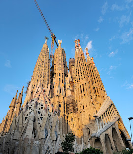 <p>Un iglesia del arquitecto Antoni Gaudi en Barcelona. </p>