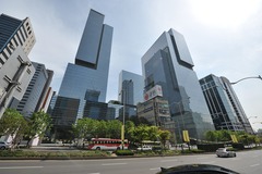 <p>tòa nhà</p>