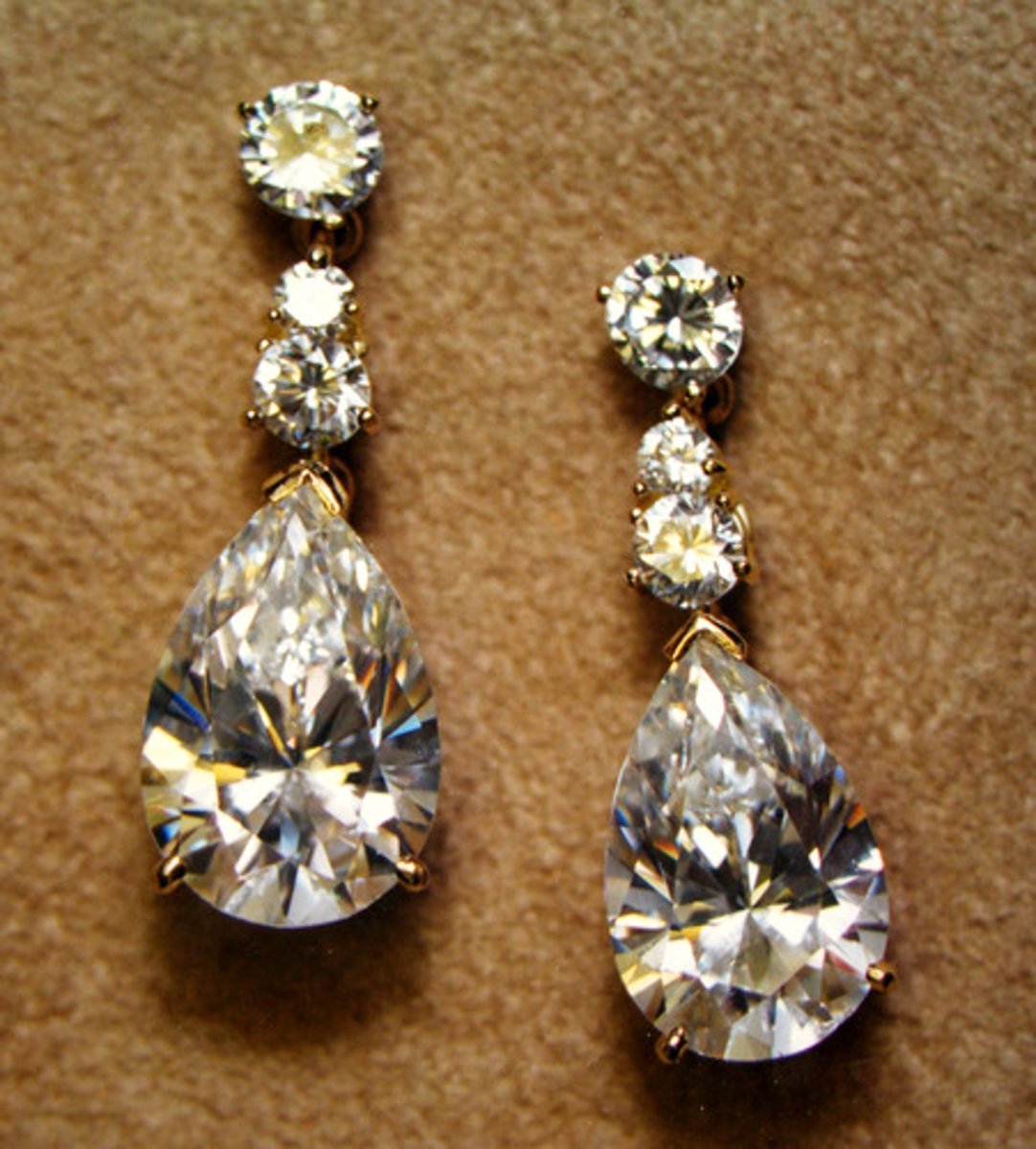 <p>earrings, ring</p>