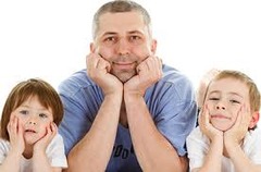 <p>bố mẹ đơn thân</p><p>(Donna is a ___; it's difficult for her to work full time.)</p>