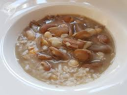 <p>Un sopa traditional con carne y arroz. En Granada. </p>