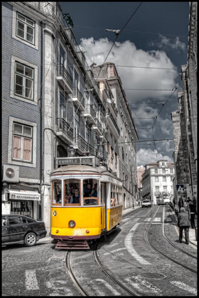 <p>a vehicle that runs on tracks in a city | I take the _____ to work every day.</p>