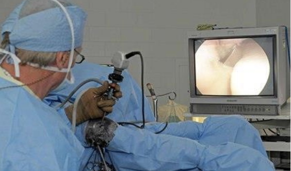 <p>What imaging technique is used for evaluation of cartilage, bone, and soft tissues of synovial cavities, causing minimal trauma/morbidity, good visibility, and good cosmesis? It allows simultaneous diagnosis and treatment, but requires GA, high cost, and expert training.</p>