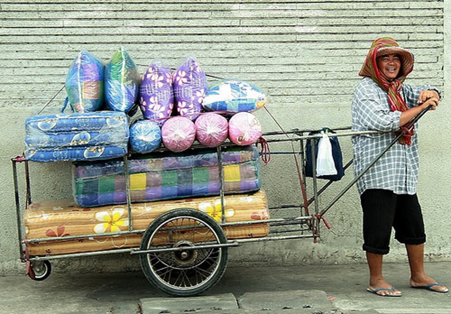 <p>kiếm sống</p>