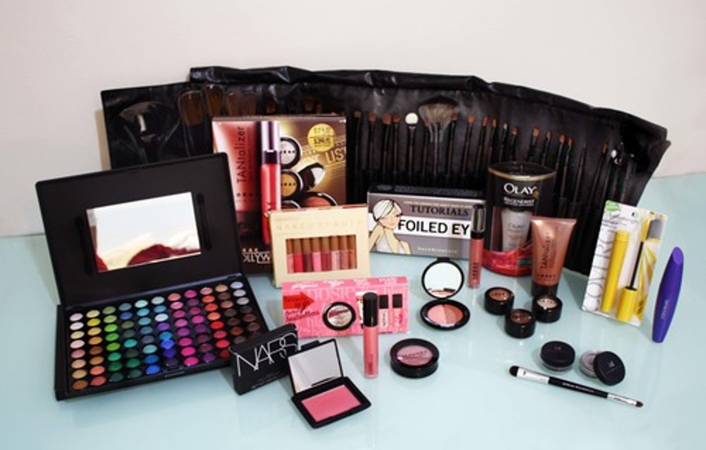 <p>makeup</p>