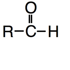 <p>🔹 Nacen del Alcohol primario (oxidación suave)</p><p>Se transforman en Ácido carboxílico⚡ ENTONCES SI</p><p>Se reducen se vuelven Alcoholes primarios (Por Hidrogenación Catalítica)</p><p>🎯 Estructura clave🎯</p><p>-CHO Carbonilo</p><p>Fórmula: R-CHO.</p><p>💨 Fuerzas moleculares💨 </p><p>🔄 Dipolo-Dipolo + London (No tiene P.H por si solo pero puedo formarlo con otro aldehido)</p><p>👃 Olor👃</p><p>1-2C: 💀 Irritante (ej: formol).💀</p><p>3-10C: 🌸 Aromas dulces (vainilla, canela).🌸</p><p>+10C: Inodoros (Sin olor)</p>