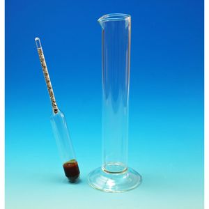 <p>A device used to measure the specific gravity of urine, indicating the concentration of solutes</p>