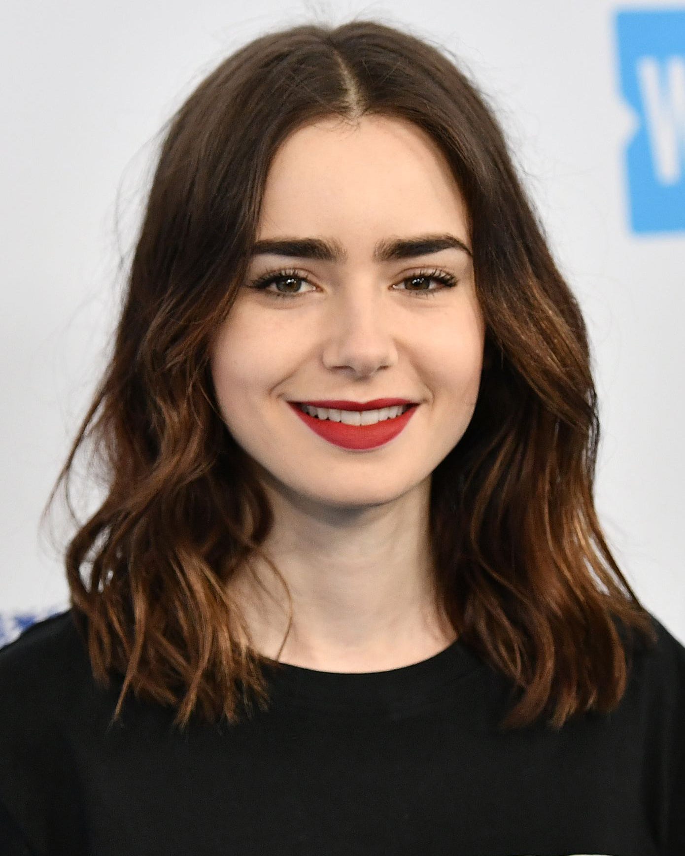 <p>shoulder-length hair</p>