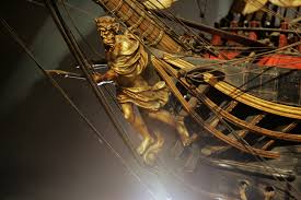 <p>Figurehead(n.)</p><p>Someone who has the position of leader in an organisation but who has no real power</p>