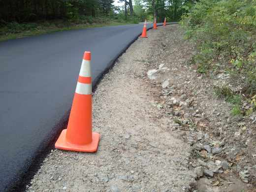 <p>Low shoulder sign</p><p>-Indicates road ahead has shouler lower than the road/ not paved</p>