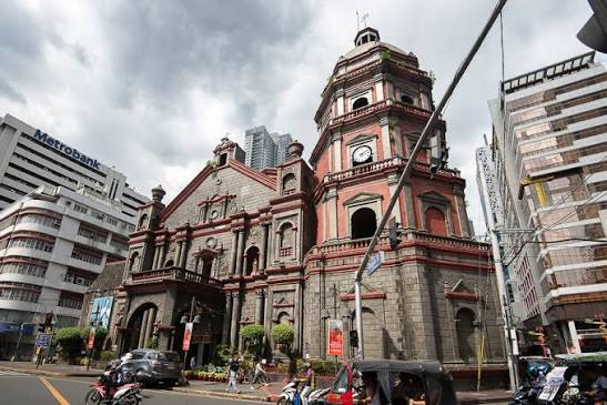 <p>The oldest stone church in Manila, built in 1596, known for its rich history and beautiful architecture, serving the Filipino-Chinese community. </p>