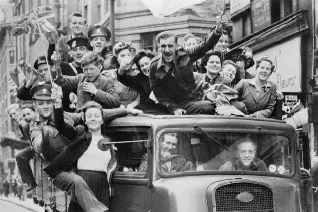 <mark style="background-color: #4CAF50;">Fin de la Seconde Guerre mondiale en Europe</mark>


