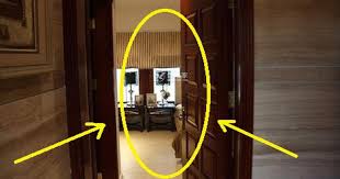 <p>nhìn vào trong </p>