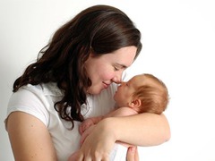 <p>мама</p><p>엄마, 사랑해요. = Mom, I love you.</p><p>우리 엄마는 요리를 잘해요. = My mom cooks well.</p>
