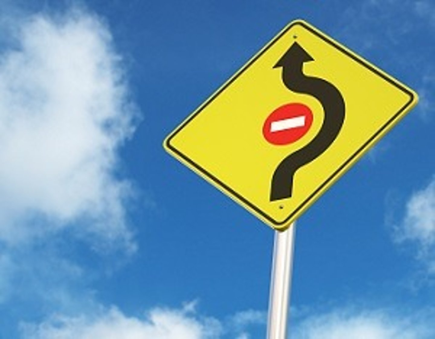 <p>(travel English) đi vòng đường khác Ví dụ: The driver took a detour to avoid traffic.</p>