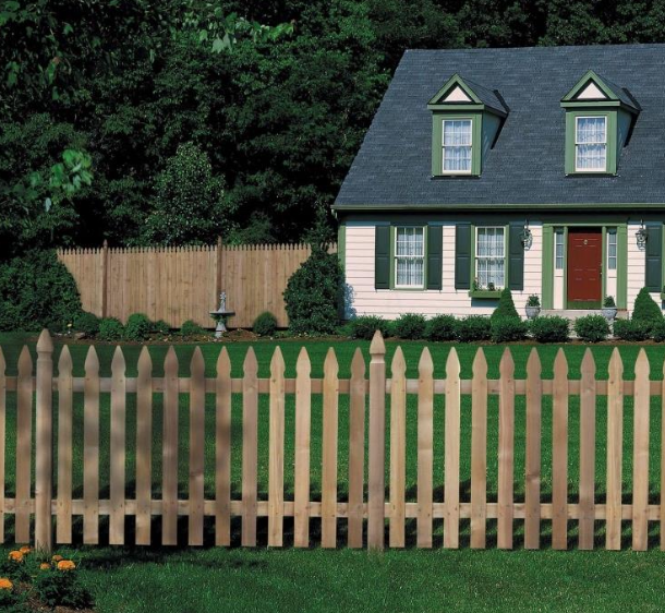 <p>&nbsp;élément de clôture simple (en bois, métal ou autre matériau) servant à fermer, délimiter ou contrôler l’accès à un espace.</p>