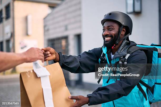 <p>delivery person</p>