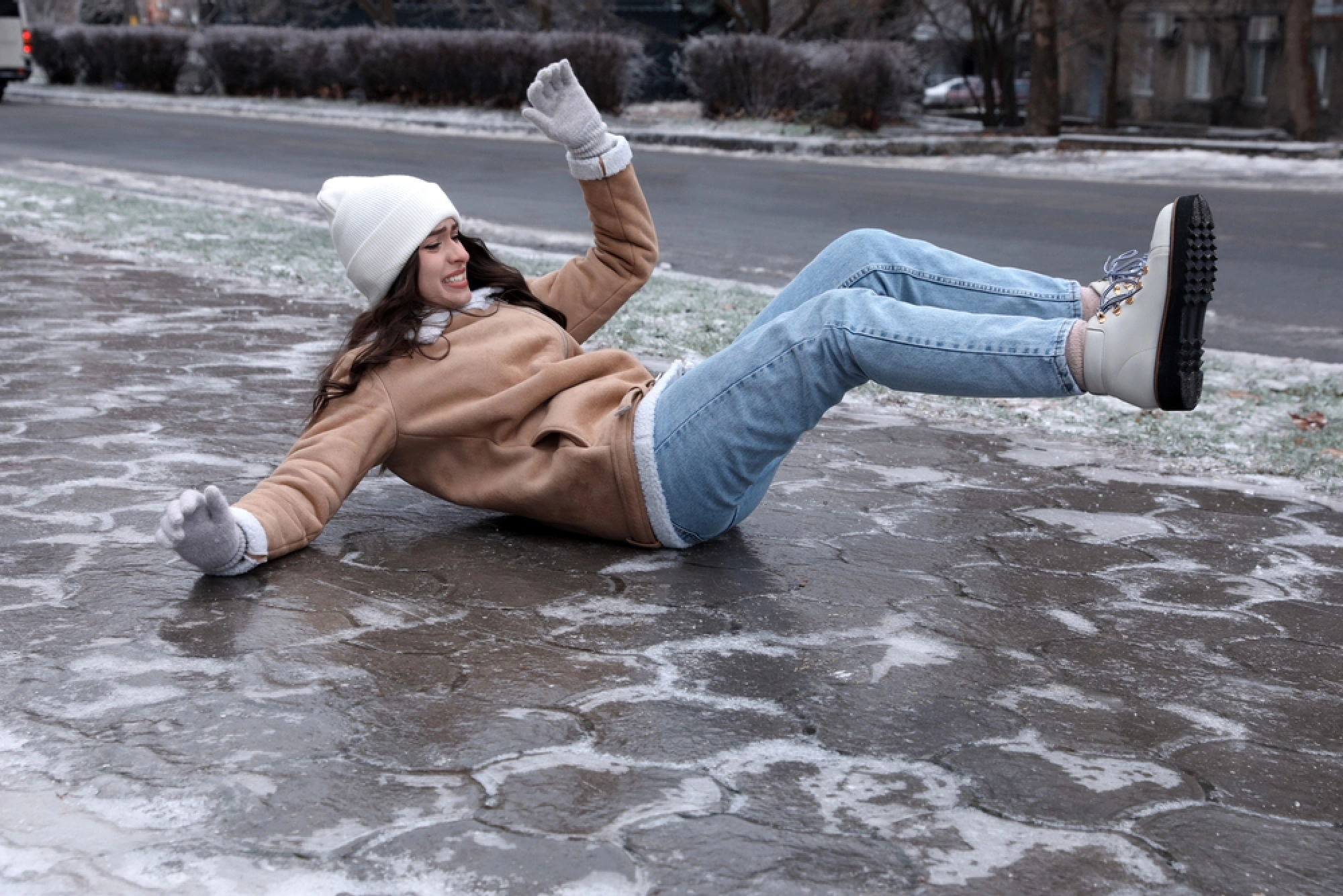 <p>slip and fall</p>