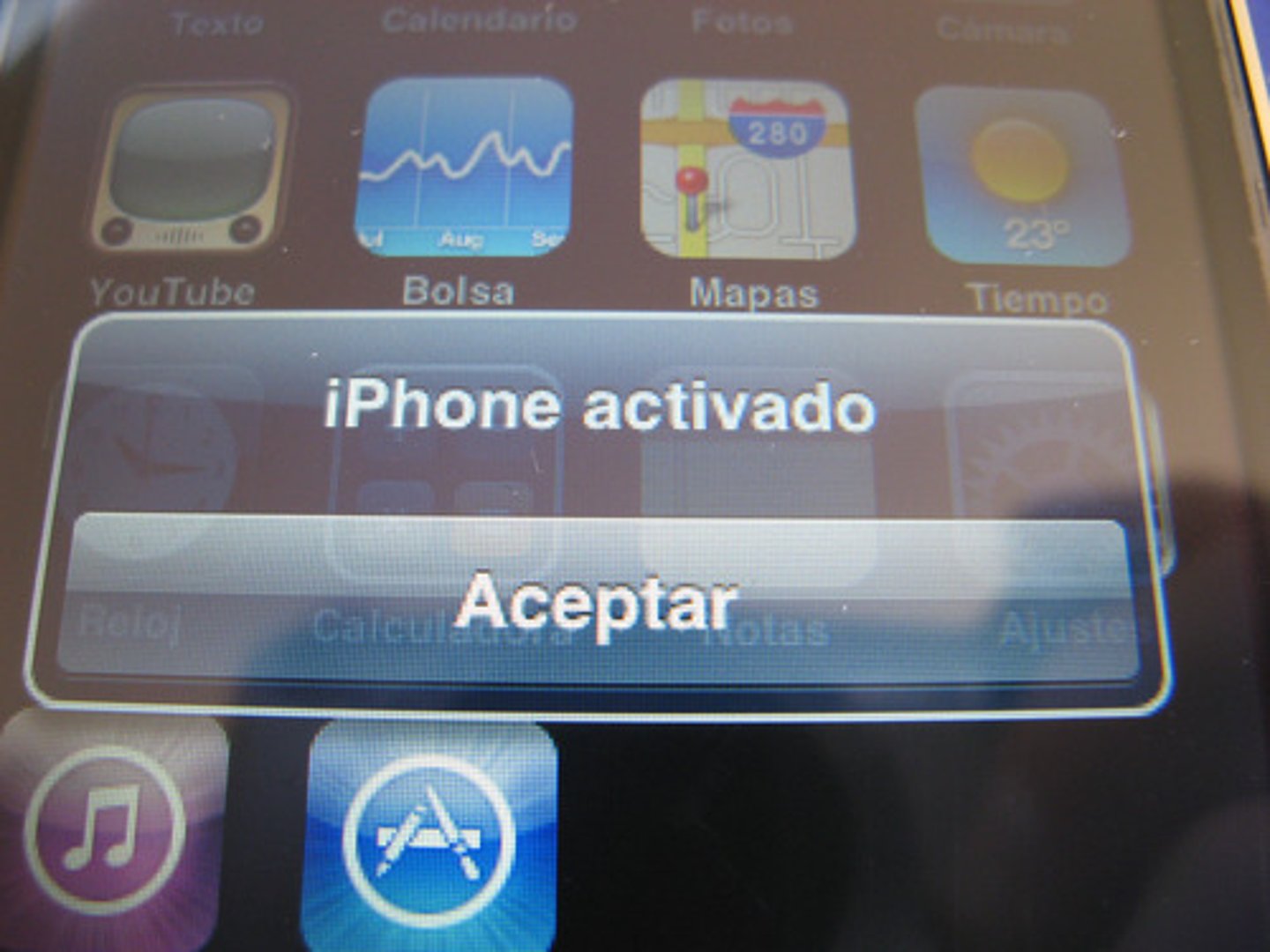 <p>to accept</p>