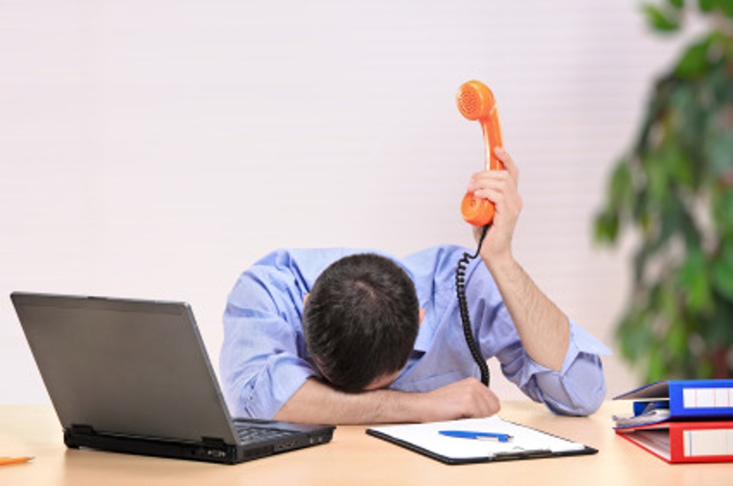 <p>eeling trapped or confined to a sedentary job, often in an office, doing routine tasks all day, wishing you could move around or do something more active/exciting, and feeling like you can't escape that specific work situation;</p><p>sitting at a desk all day</p>