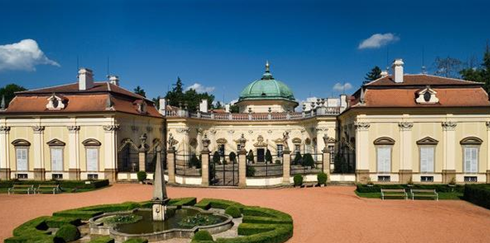 <p>BAROKNÍ ARCHITEKTURA A SOCHAŘSTVÍ </p>