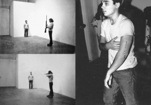 <p>Which artist focused on risk and pain in performance?</p>