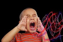 <p>(n, v) Âm thanh (nghĩa trung tính). Ví dụ: I could hear the sound of voices coming from the next room.</p>