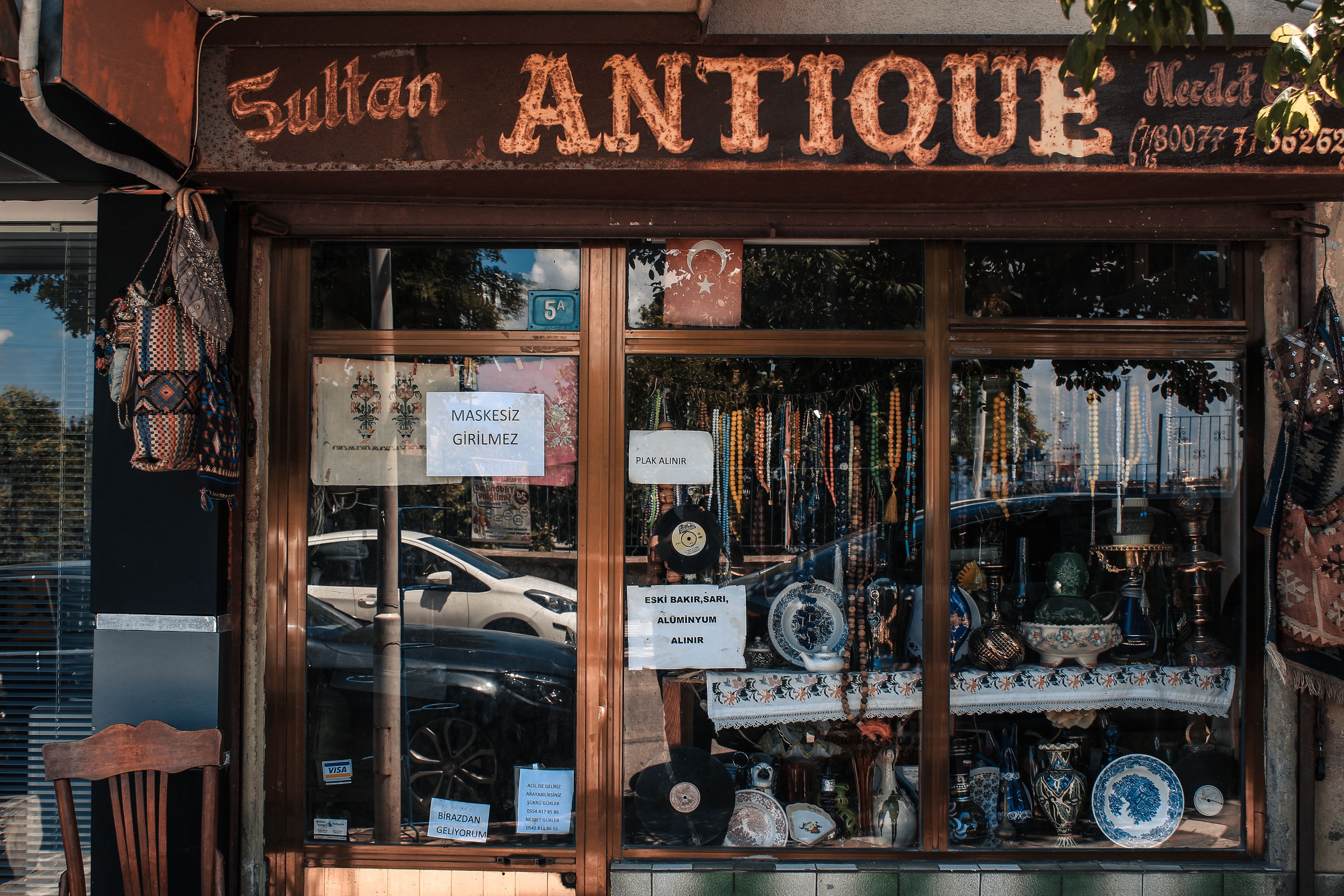 <p>antique store</p><p class="is-empty is-editor-empty has-focus">/ænˈtiːk stɔː/</p>