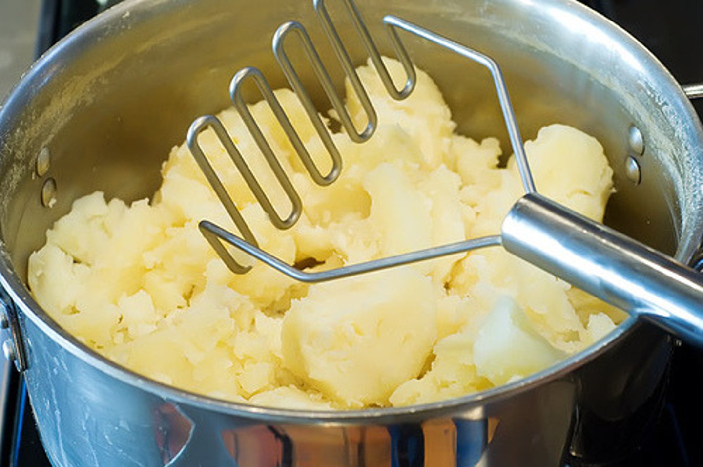 <p>to pulverize or press a food to remove lumps and make a smooth mixture</p>
