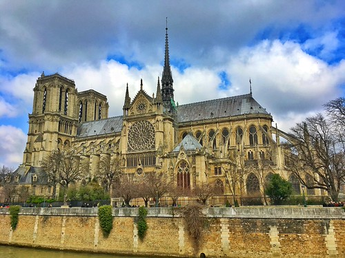<p><strong>Notre Dame Cathedral,</strong><span> Paris, ca. 1180-1200</span></p>